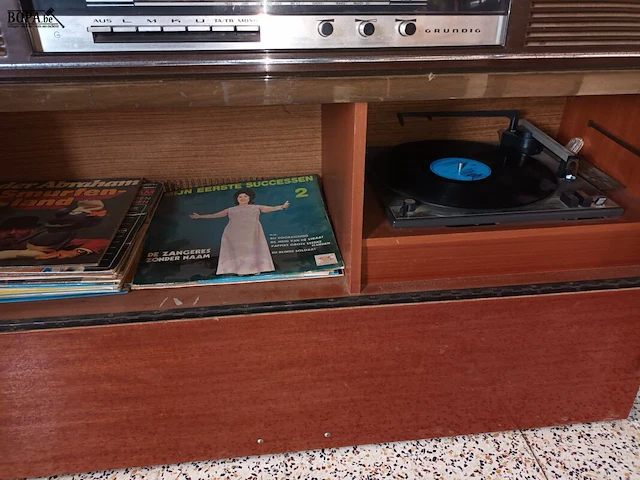 Lot 26 - grundig radiomeubel - afbeelding 3 van  3