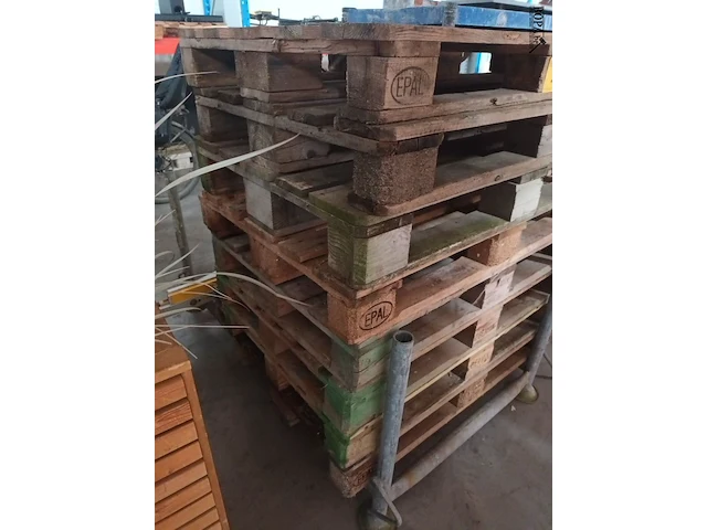 Lot 26 - houten palletten. 8 stuks - afbeelding 2 van  3