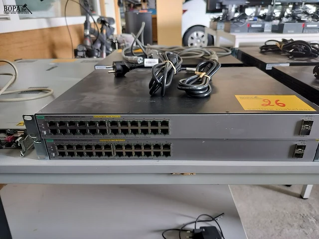 Lot 26 - hp officeconnect switchen - 2 stuks - afbeelding 2 van  3