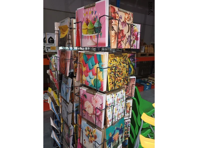 Lot 26 - kaartenmolen met kaarten - afbeelding 3 van  4
