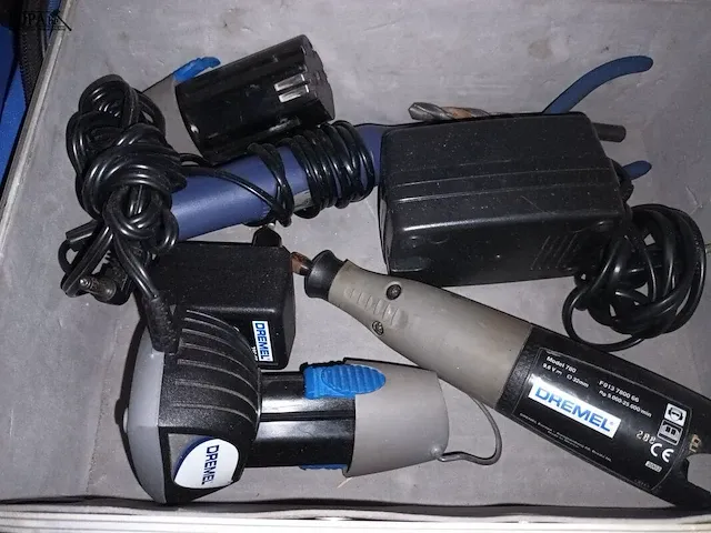 Lot 26 - koffer met multitools - afbeelding 2 van  3