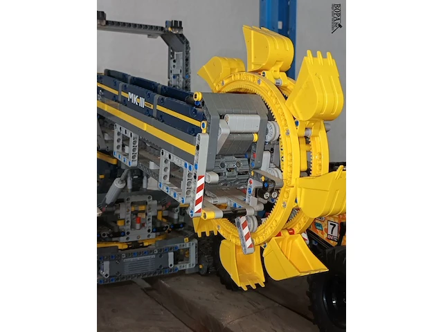 Lot 26 - lego technic emmerwiel graafmachine - afbeelding 3 van  5