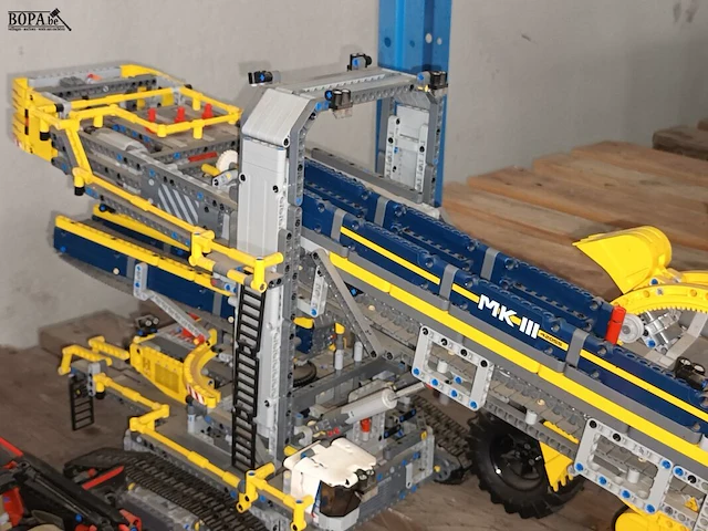 Lot 26 - lego technic emmerwiel graafmachine - afbeelding 4 van  5