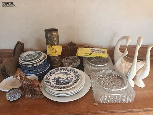 Lot 26 - lot decoratie en borden. 28 stuks - afbeelding 1 van  5