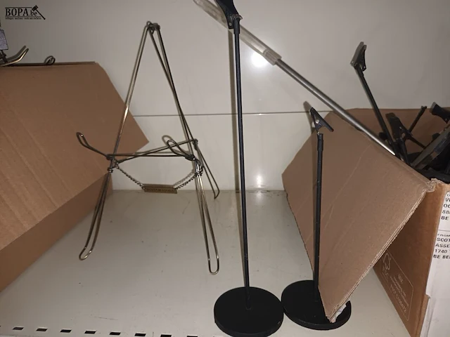 Lot 26 - lot toonbank displays - afbeelding 3 van  4