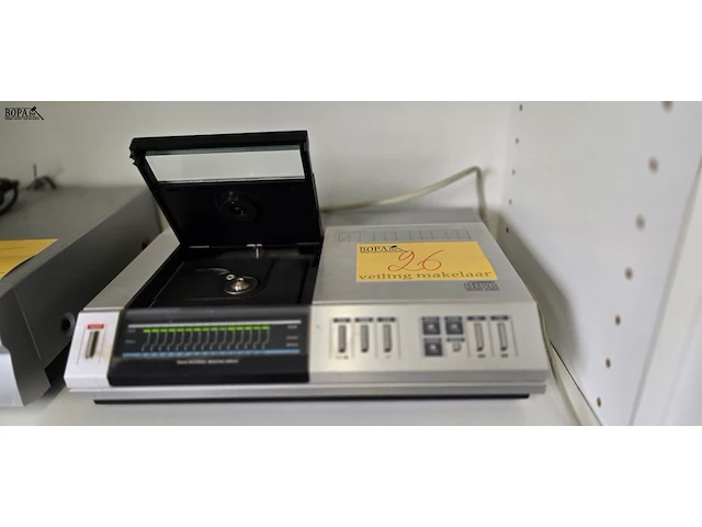 Lot 26 - phillips cd-101 vintage cd speler - afbeelding 1 van  4