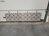 Lot 26 - smeedijzer art deco hekwerk 2 ex. - afbeelding 1 van  3