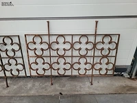 Lot 26 - smeedijzer art deco hekwerk 2 ex. - afbeelding 3 van  3