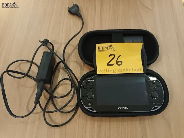 Lot 26 - sony psvita met spelletjes - afbeelding 1 van  4
