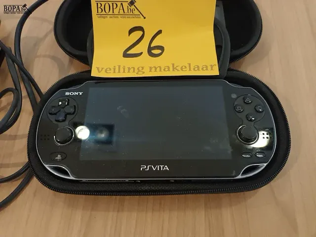 Lot 26 - sony psvita met spelletjes - afbeelding 2 van  4