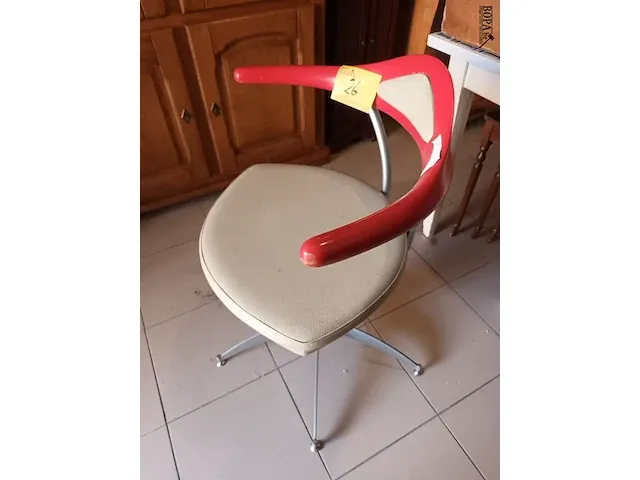 Lot 26 - vintage kappersstoel - afbeelding 2 van  7