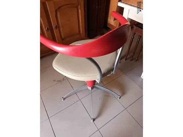 Lot 26 - vintage kappersstoel - afbeelding 3 van  7