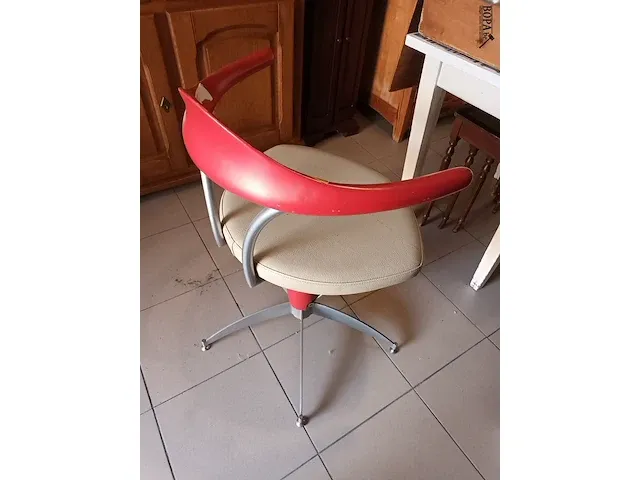 Lot 26 - vintage kappersstoel - afbeelding 4 van  7