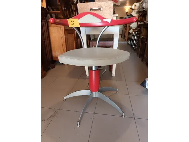 Lot 26 - vintage kappersstoel - afbeelding 7 van  7
