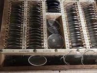 Lot 260 - brillen en onderdelen, lenzen, meetinstrumenten.... - afbeelding 2 van  5
