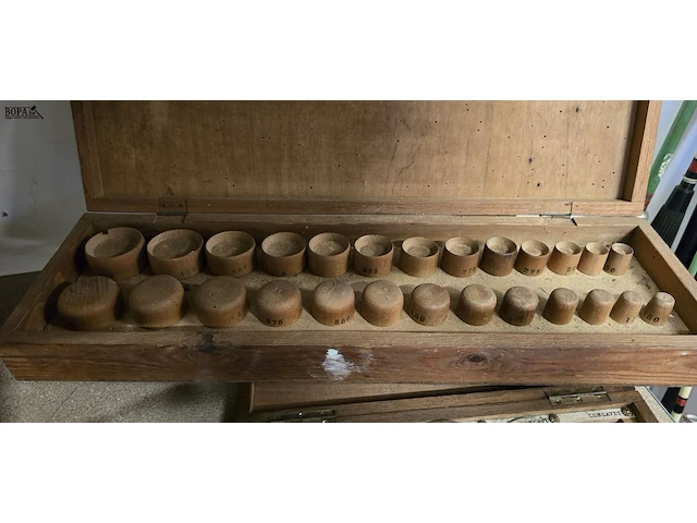 Lot 260 - brillen en onderdelen, lenzen, meetinstrumenten.... - afbeelding 3 van  5
