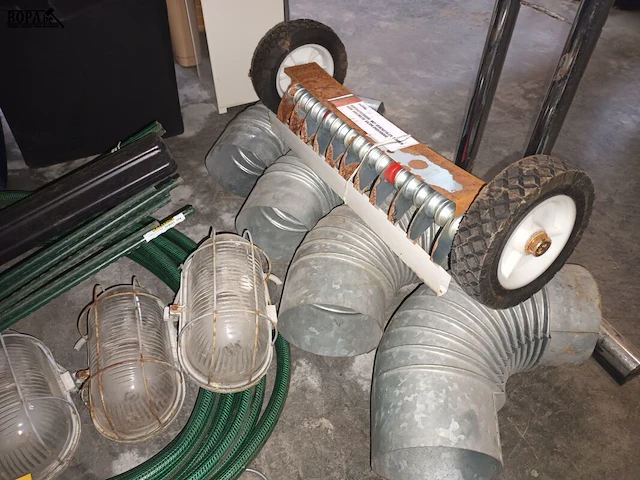 Lot 260 - doe-het-zelf materiaal. 12 stuks - afbeelding 4 van  4