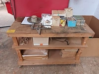Lot 260 - houten werkbank - afbeelding 1 van  3