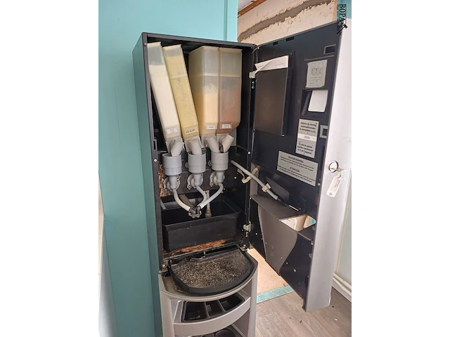 Lot 260 - koffiemachine - afbeelding 2 van  6