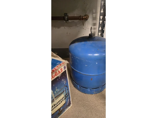 Lot 261 - campinggaz kookplaat, fles... - afbeelding 2 van  6