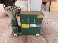 Lot 261 - pellet machine - afbeelding 1 van  4