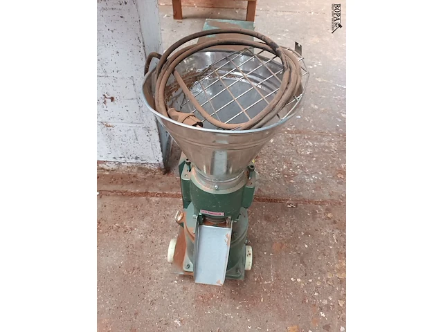 Lot 261 - pellet machine - afbeelding 4 van  4
