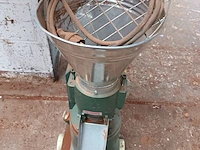Lot 261 - pellet machine - afbeelding 4 van  4