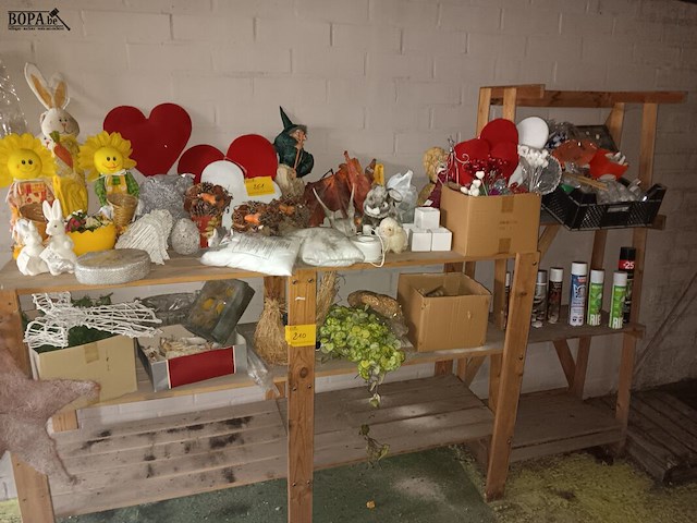 Lot 261 - seizoensdecoratie - afbeelding 1 van  8