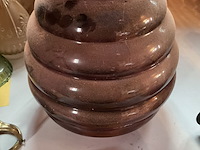 Lot 261 - vaas art deco in amethistkleur - afbeelding 1 van  3