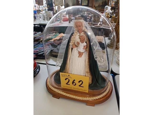 Lot 262 - globe met maria - afbeelding 1 van  3