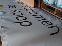 Lot 263 - banners. 2 stuks - afbeelding 2 van  3