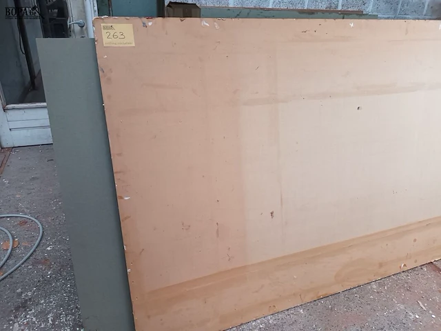 Lot 263 - lot houtresten en platen - afbeelding 1 van  4