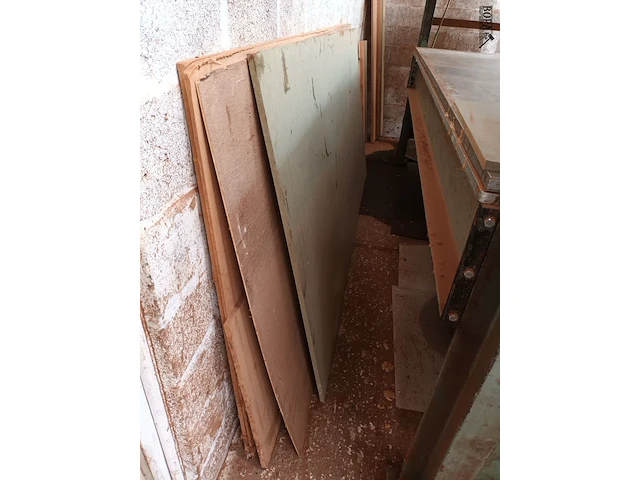 Lot 263 - lot houtresten en platen - afbeelding 3 van  4