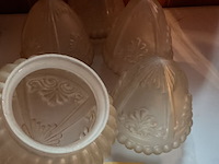 Lot 264 - lampenkappen in mat glas - afbeelding 2 van  2