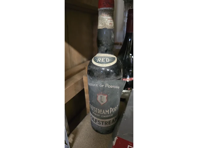 Lot 265 - diverse flessen, pinot noir, jenever, port en kurkendraaier - afbeelding 7 van  7