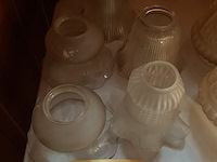 Lot 265 - diverse glazen lampenkappen - afbeelding 1 van  4