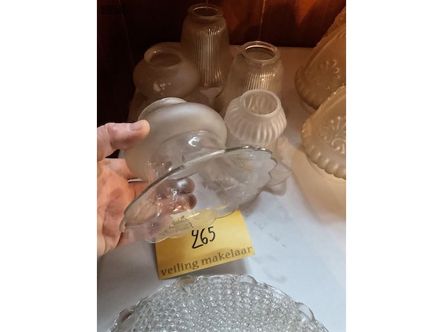 Lot 265 - diverse glazen lampenkappen - afbeelding 2 van  4