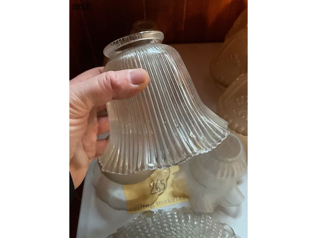 Lot 265 - diverse glazen lampenkappen - afbeelding 4 van  4