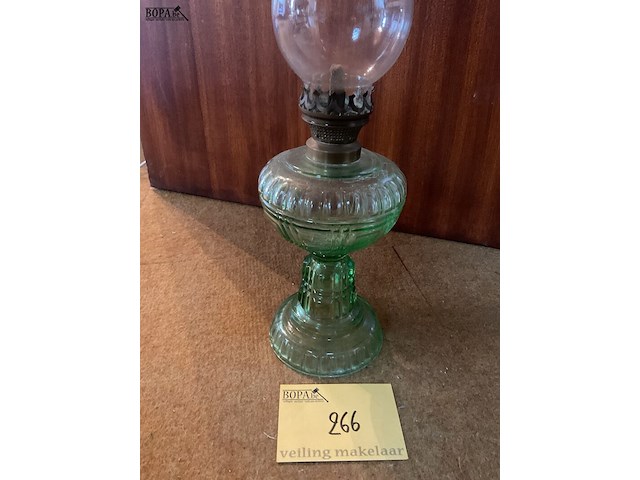 Lot 266 - olielamp - afbeelding 2 van  3