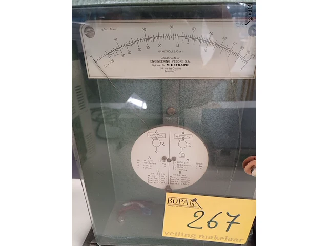 Lot 267 - analoge multimeter en james steal & co handbediende pers (h) - afbeelding 3 van  3