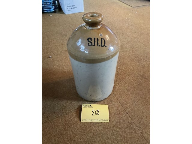 Lot 268 - britse militaire rumkruik - afbeelding 1 van  3