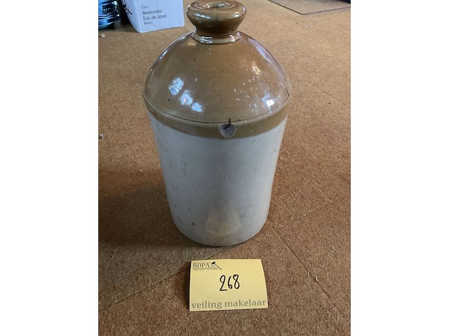 Lot 268 - britse militaire rumkruik - afbeelding 2 van  3