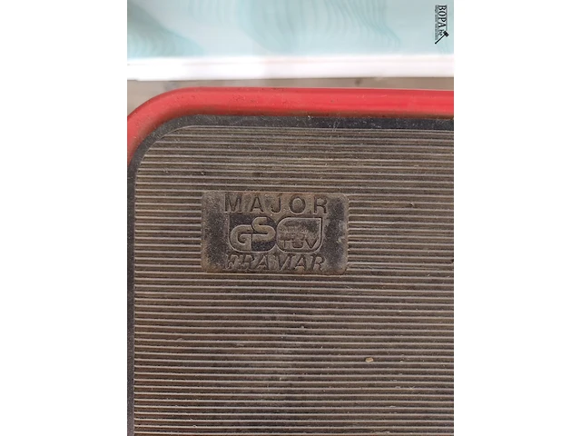 Lot 268 - traplader 2 treden rood - afbeelding 2 van  2