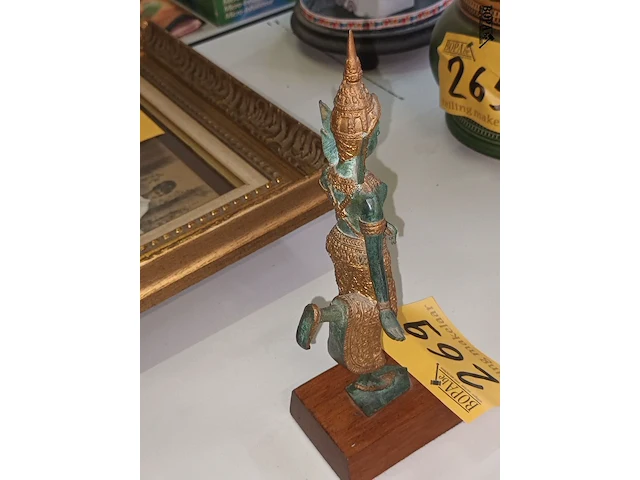 Lot 269 - bronzen beeldje op sokkel - afbeelding 3 van  3