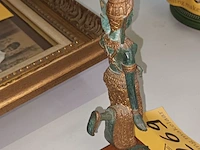 Lot 269 - bronzen beeldje op sokkel - afbeelding 3 van  3