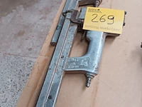Lot 269 - pneumatisch nagelpistool. 2 stuks - afbeelding 1 van  3