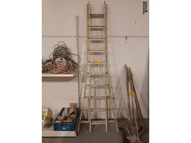 Lot 27 - aluminium dubbele ladder - afbeelding 1 van  3