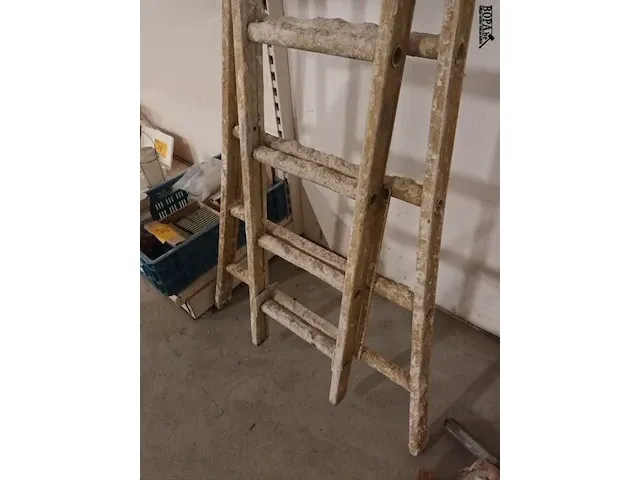 Lot 27 - aluminium dubbele ladder - afbeelding 2 van  3