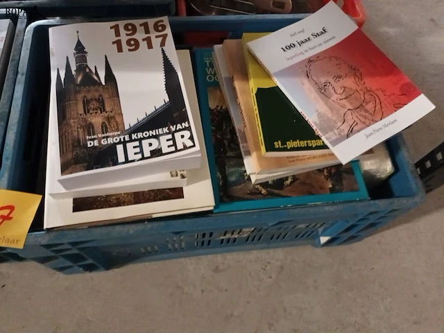 Lot 27 - boeken. 3 bakken - afbeelding 2 van  4