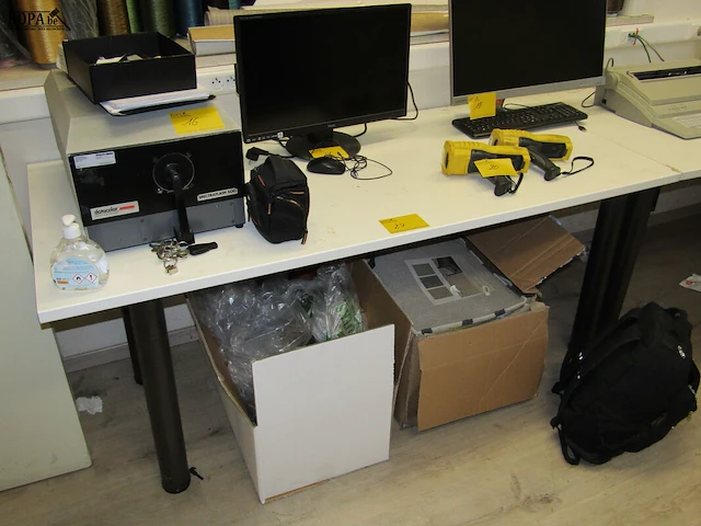 Lot 27 - bureau tafel - afbeelding 1 van  2